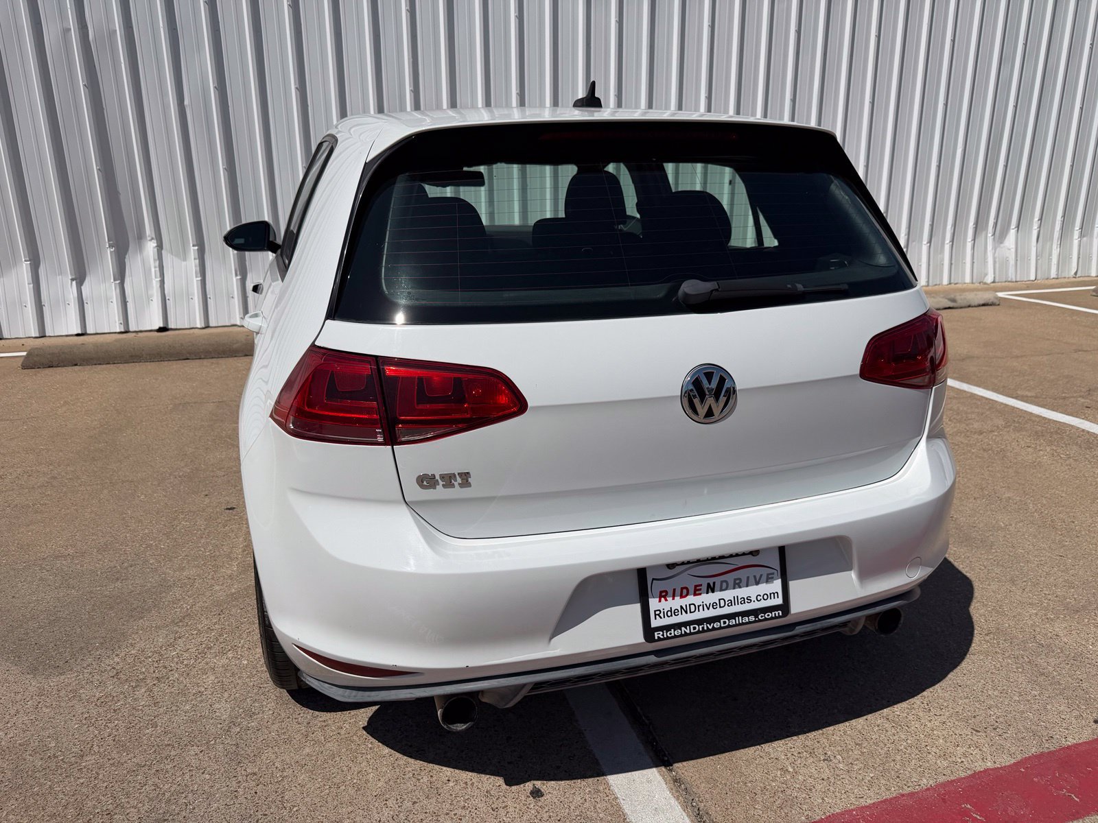Used 2015 Volkswagen Golf 4-Door FWD image 5