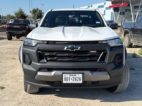 Used 2025 Chevrolet Colorado Trail Boss AWD/4WD image 3