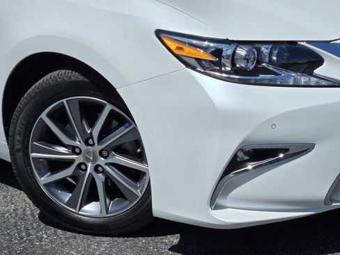 Used 2017 Lexus ES 300h w/ Navigation System Package FWD image 9