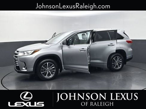 Used 2018 Toyota Highlander XLE AWD/4WD image 31