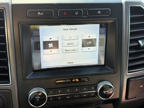 Used 2018 Ford Expedition XLT w/ Equipment Group 202A RWD image 30
