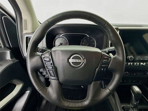 Used 2025 Nissan Frontier SV w/ SV Convenience Package image 11