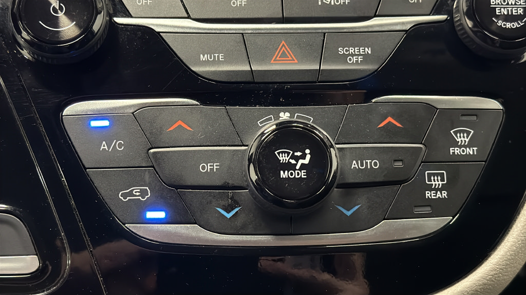 Used 2024 Chrysler Pacifica Touring-L FWD image 17