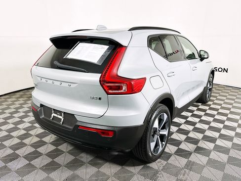 Used 2024 Volvo XC40 B5 Plus w/ Climate Package image 3