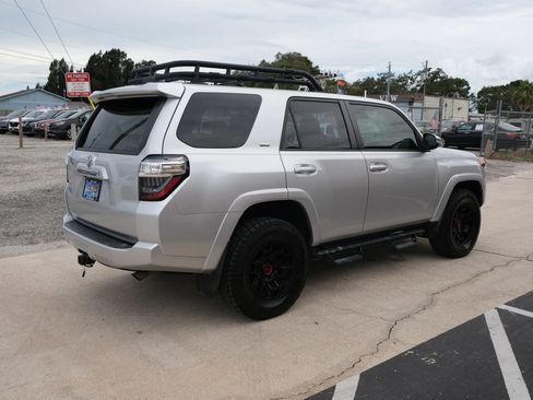 Used 2022 Toyota 4Runner SR5 Premium w/ Moonroof Package AWD/4WD image 5