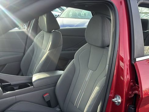 Used 2025 Hyundai Elantra SEL FWD image 10