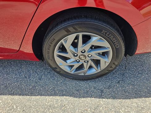 Certified 2024 Hyundai Elantra Blue FWD image 29
