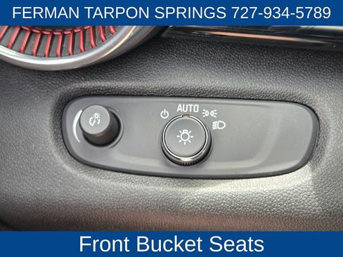 Used 2025 Chevrolet Trax RS w/ Sunroof Package FWD image 27