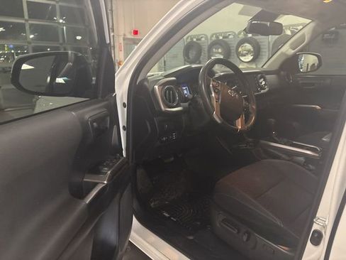 Used 2022 Toyota Tacoma 4x4 Double Cab image 8