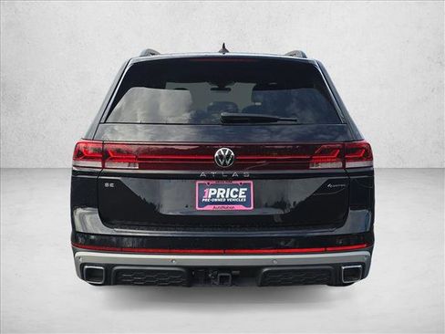 Used 2024 Volkswagen Atlas Peak Edition SE image 6