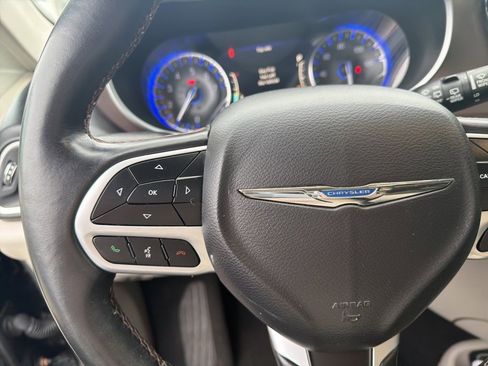 Used 2018 Chrysler Pacifica Touring-L Plus w/ Advanced Safetytec Group image 10