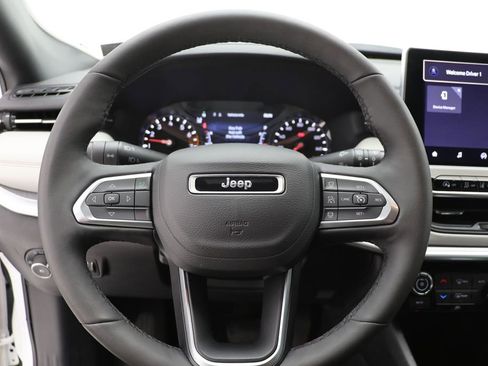 Used 2025 Jeep Compass Limited AWD/4WD image 16