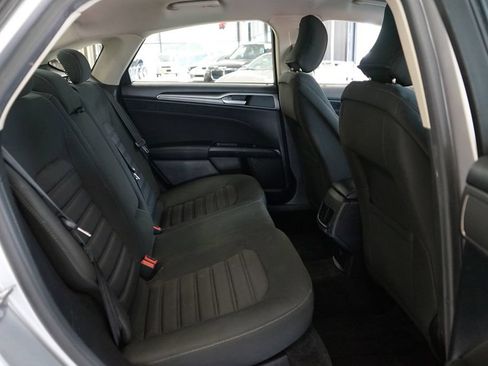 Used 2018 Ford Fusion SE w/ Fusion SE Technology Package FWD image 12