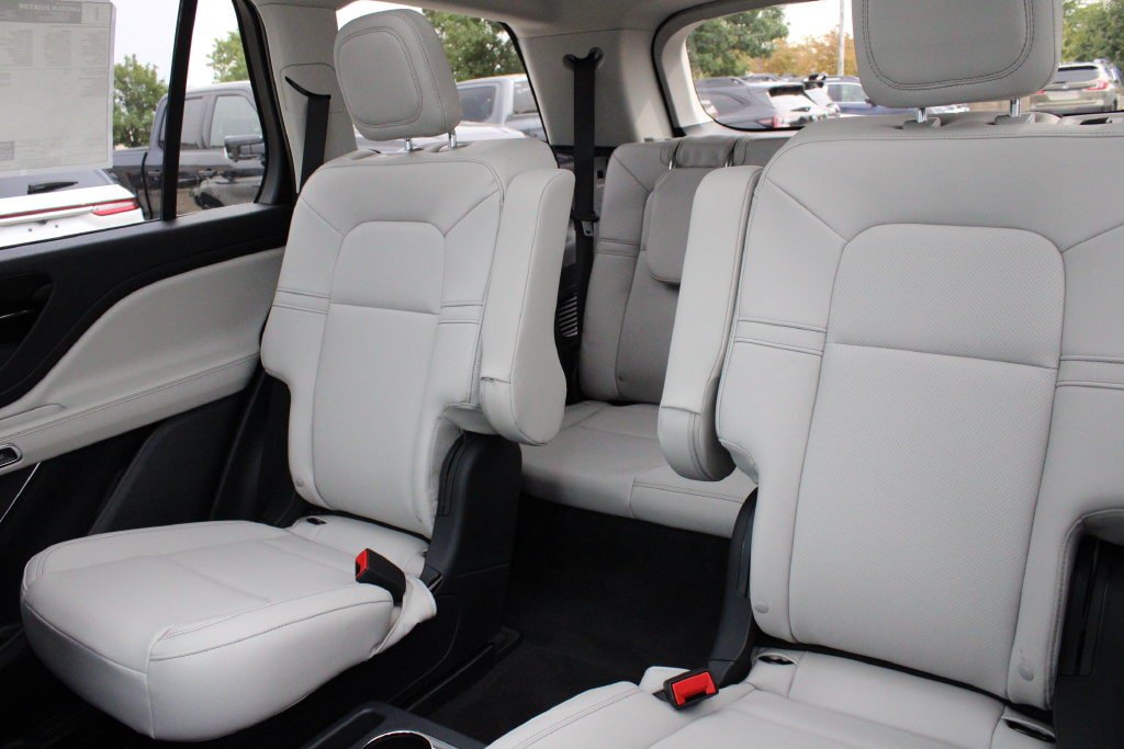 New 2027 Lincoln Aviator AWD image 20