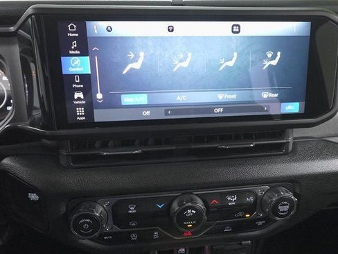 Used 2024 Jeep Gladiator Sport image 19