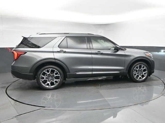 Used 2025 Ford Explorer Platinum w/ Ultimate Package AWD/4WD image 9