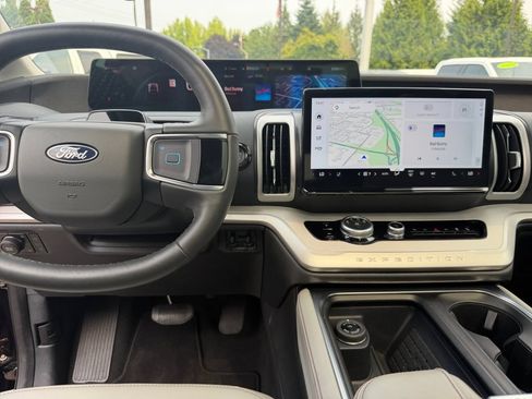 Certified 2025 Ford Expedition Active AWD/4WD image 21