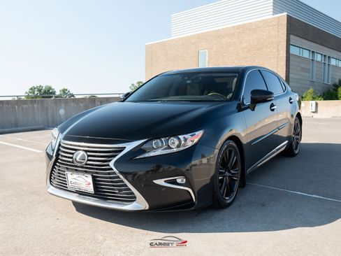 Used 2017 Lexus ES 350 w/ Luxury Package FWD image 3