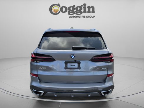 New 2026 BMW X5 xDrive50e w/ Executive Package image 3