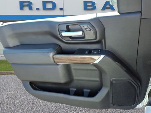 Certified 2022 Chevrolet Silverado 2500 LT w/ Convenience Package image 9