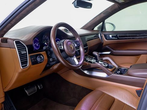 Certified 2023 Porsche Cayenne Turbo S image 4