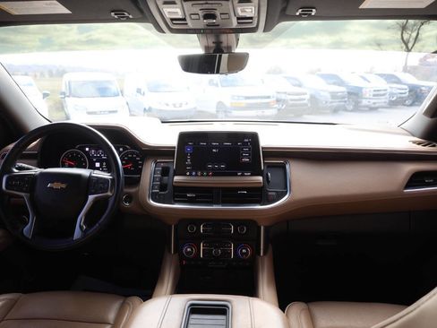 Used 2021 Chevrolet Suburban Premier image 14