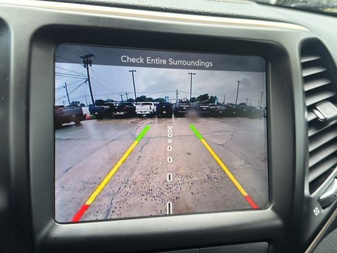 Used 2018 Jeep Cherokee Limited AWD/4WD image 34