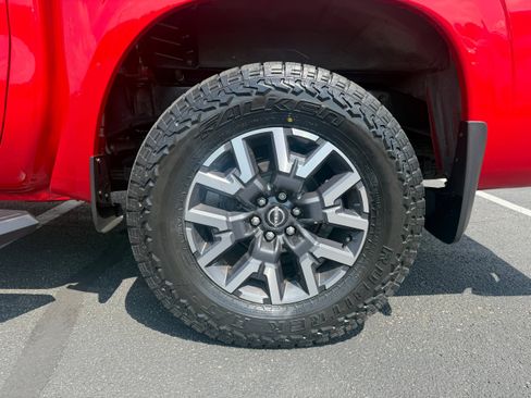 Used 2022 Nissan Frontier SV AWD/4WD image 10