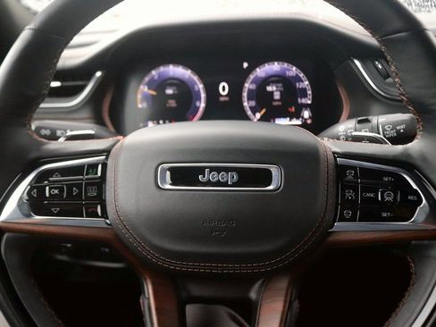 Used 2025 Jeep Grand Cherokee Summit image 19