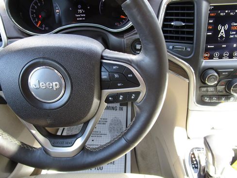 Used 2018 Jeep Grand Cherokee Overland image 13
