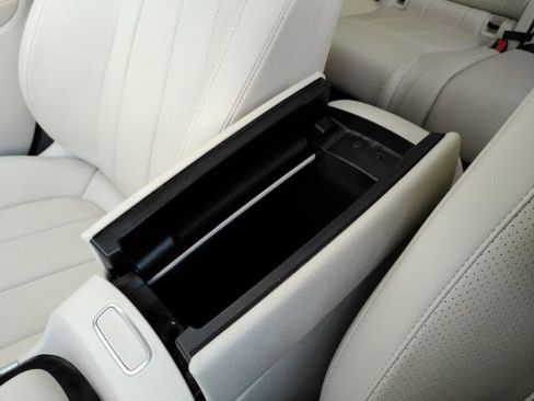 Used 2022 Mercedes-Benz EQB 300 4MATIC image 49