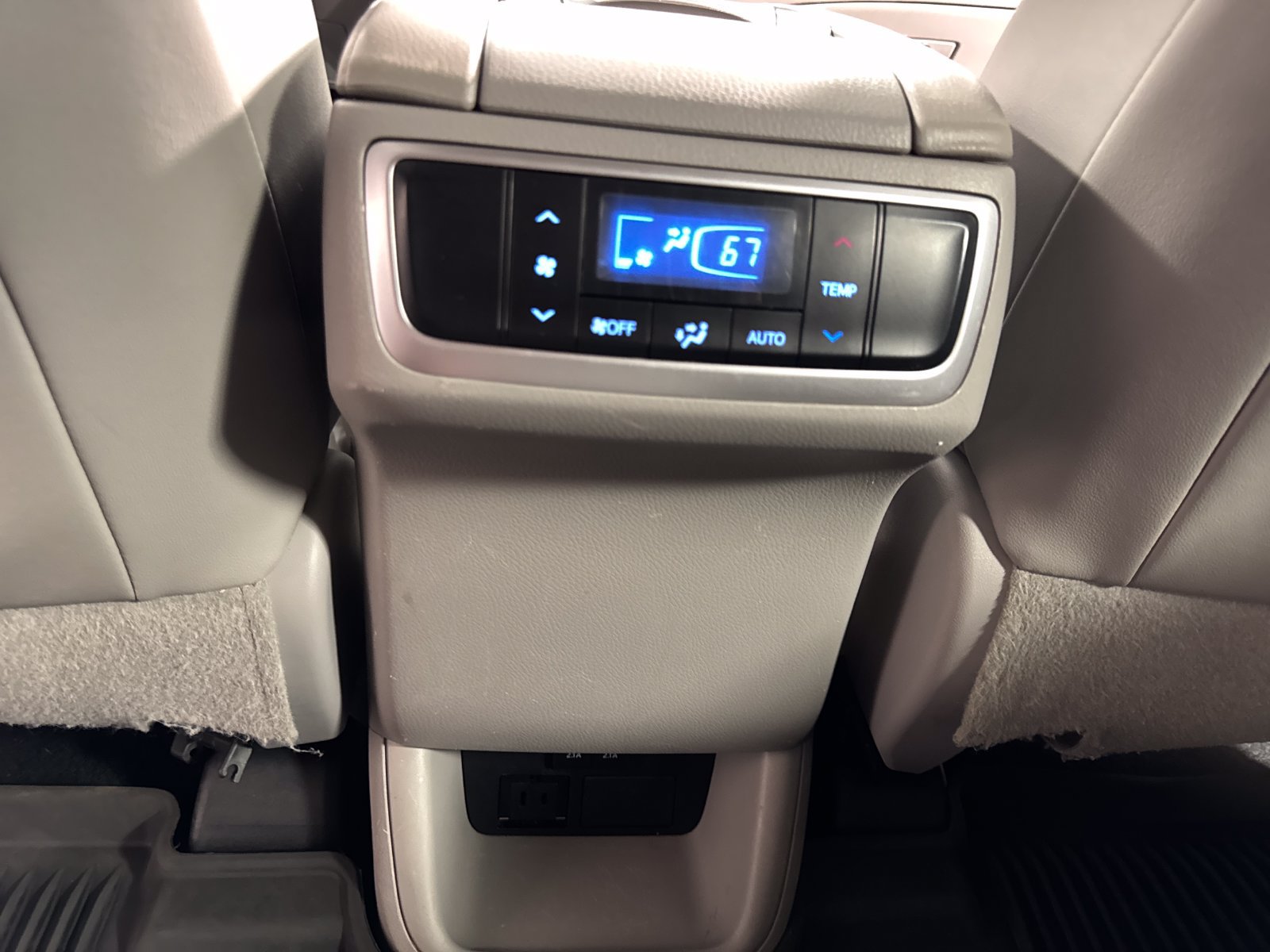 Used 2017 Toyota Highlander XLE AWD/4WD image 22