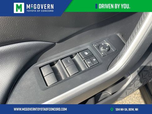 Used 2023 Toyota RAV4 LE AWD/4WD image 11
