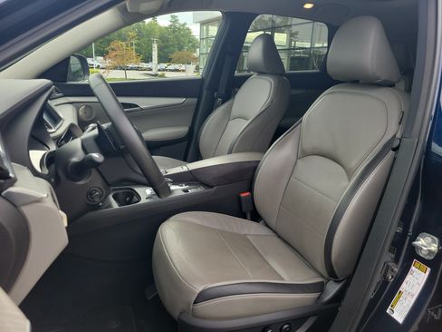 Used 2023 INFINITI QX50 Sensory AWD/4WD image 4