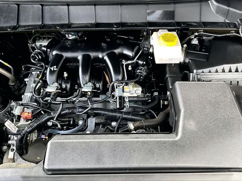 Certified 2025 Nissan Pathfinder SV FWD image 32
