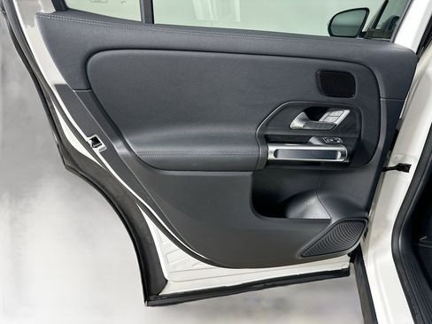 Used 2024 Mercedes-Benz EQB 250+ image 26