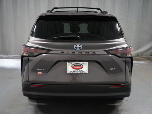 Used 2023 Toyota Sienna XLE FWD image 7