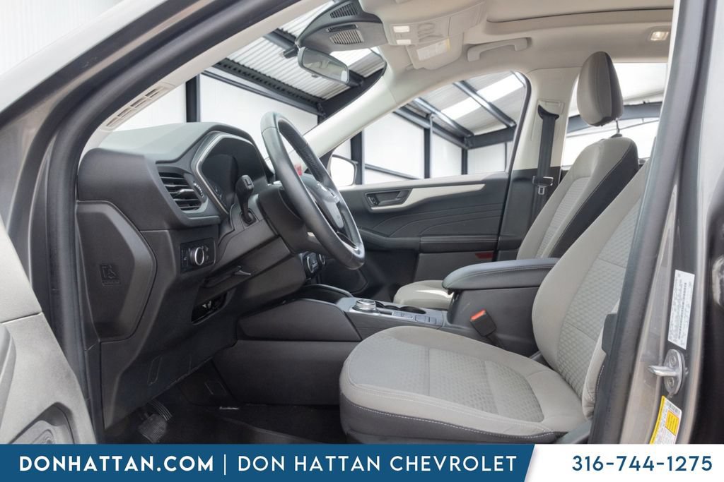 Used 2022 Ford Escape SE w/ SE Sport Appearance Package AWD/4WD image 4