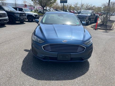 Used 2019 Ford Fusion SE image 2