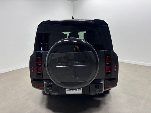 Used 2025 Land Rover Defender 110 X-Dynamic SE AWD/4WD image 8