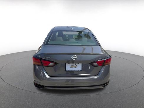 Used 2025 Nissan Altima 2.5 SV FWD image 12