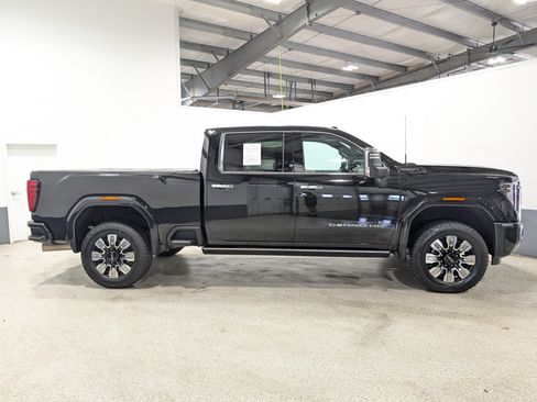 Used 2024 GMC Sierra 3500 Denali Ultimate AWD/4WD image 2