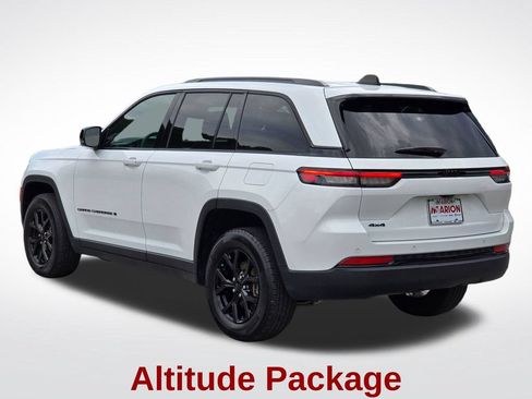 Used 2024 Jeep Grand Cherokee Altitude AWD/4WD image 16