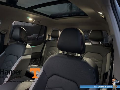 Used 2024 Volkswagen Atlas Peak Edition SE image 12