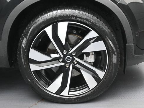 Used 2023 Volvo XC40 B5 Ultimate w/ Climate Package AWD/4WD image 32