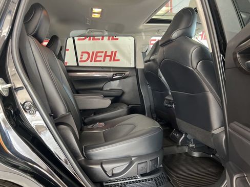 Used 2023 Toyota Highlander Limited AWD/4WD image 12