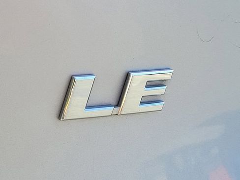 Used 2021 Toyota RAV4 LE FWD image 27