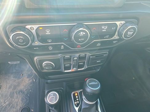 Used 2023 Jeep Gladiator Sport image 32