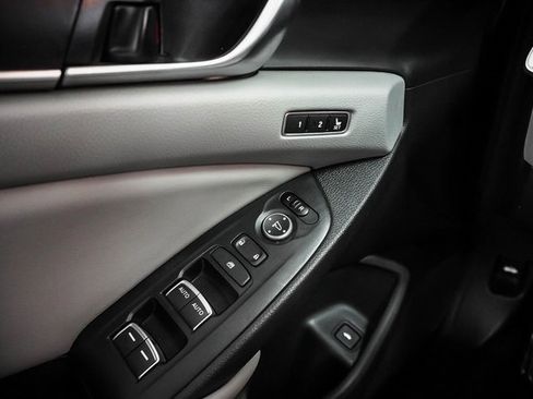 Used 2018 Honda Accord Touring image 10