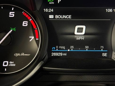 Used 2023 Alfa Romeo Giulia Veloce RWD image 18